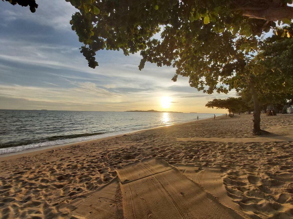 Condominum In Jomtien Beach With Sea View, Balcony And Free Wifi Pattaya Zewnętrze zdjęcie