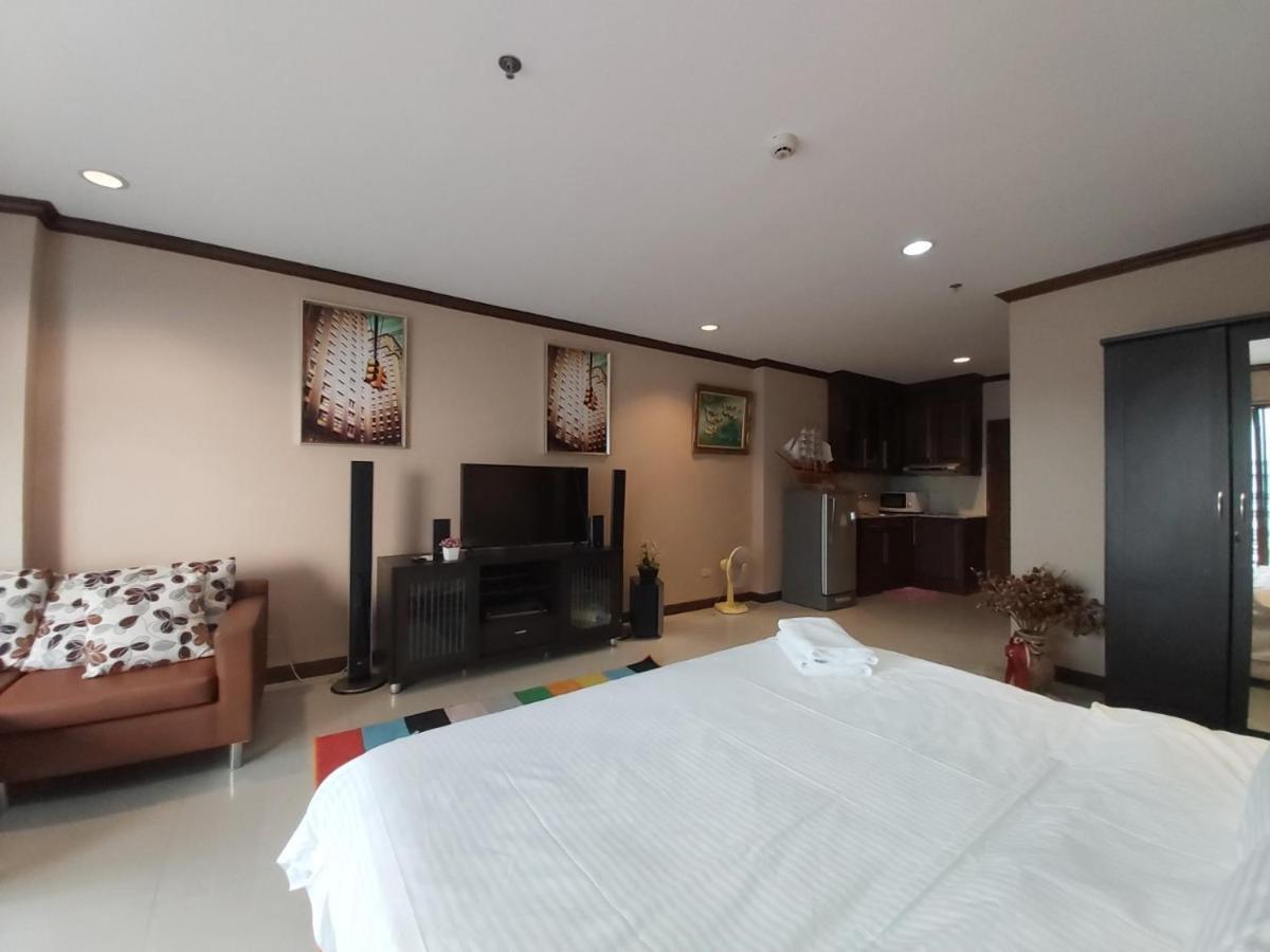 Condominum In Jomtien Beach With Sea View, Balcony And Free Wifi Pattaya Zewnętrze zdjęcie